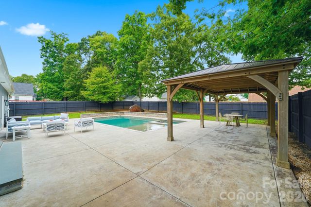 1556 Meadow Glen Lane, Rock Hill, SC 29730