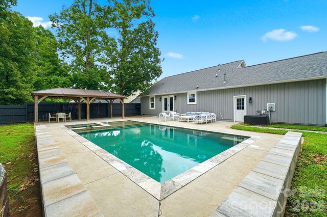 1556 Meadow Glen Lane, Rock Hill, SC 29730