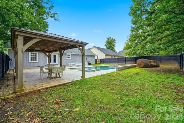 1556 Meadow Glen Lane, Rock Hill, SC 29730