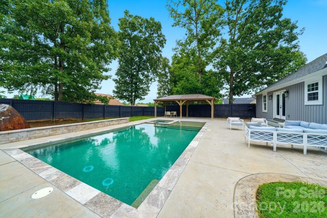 1556 Meadow Glen Lane, Rock Hill, SC 29730