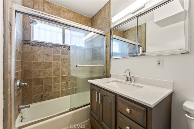 1745 N Mariposa, Los Angeles, CA 90027