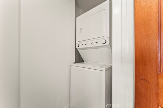 1745 N Mariposa, Los Angeles, CA 90027