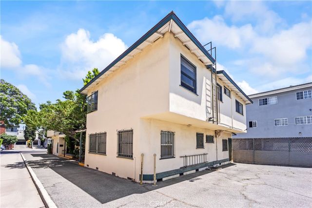 1745 N Mariposa, Los Angeles, CA 90027