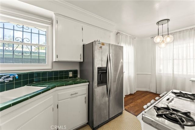 1745 N Mariposa, Los Angeles, CA 90027