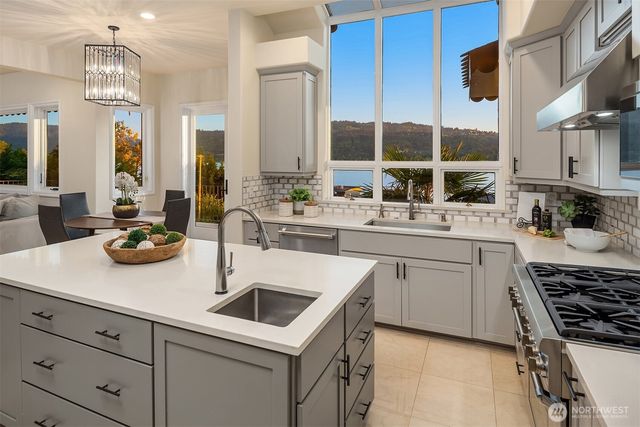 3921 202nd Place SE, Sammamish, WA 98075