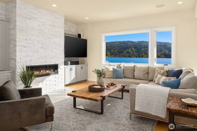 3921 202nd Place SE, Sammamish, WA 98075