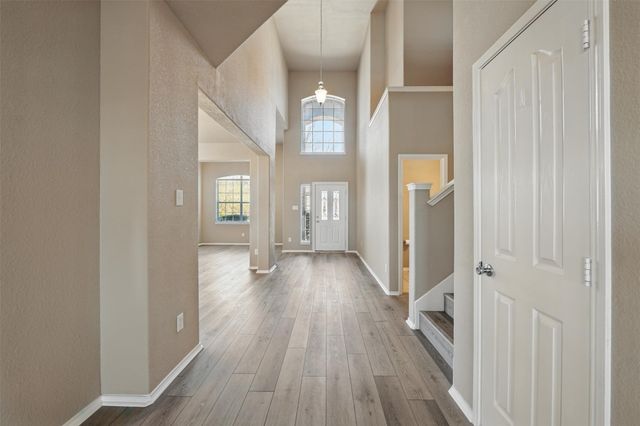 804 Starling Lane, Aubrey, TX 76227