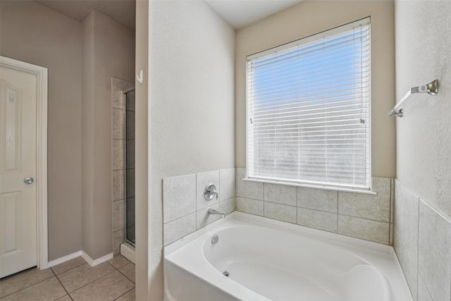 804 Starling Lane, Aubrey, TX 76227