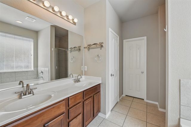 804 Starling Lane, Aubrey, TX 76227