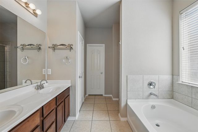 804 Starling Lane, Aubrey, TX 76227