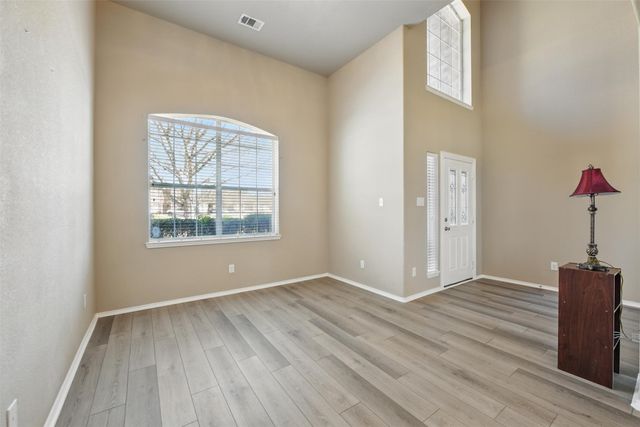 804 Starling Lane, Aubrey, TX 76227