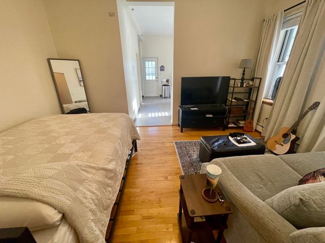 206 Chestnut Hill Ave 4, Boston, MA 02135