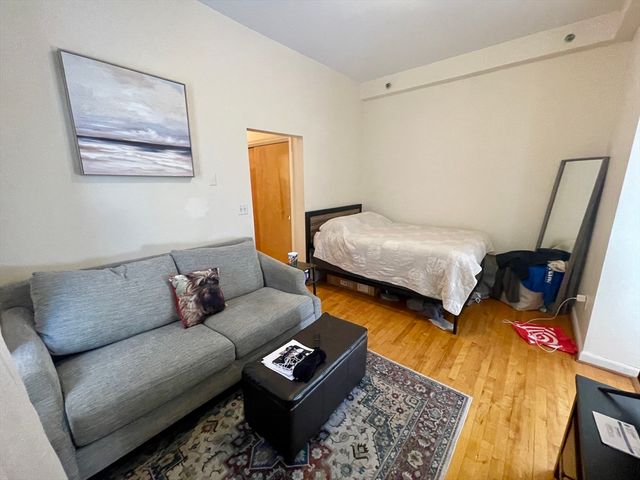 206 Chestnut Hill Ave 4, Boston, MA 02135