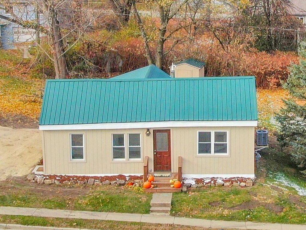 418 N Main STREET, Viroqua, WI 54665