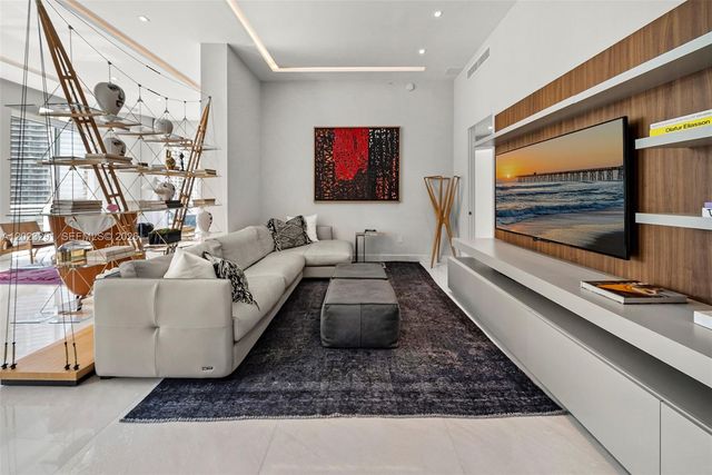 900 Brickell Key Blvd 1801, Miami, FL 33131