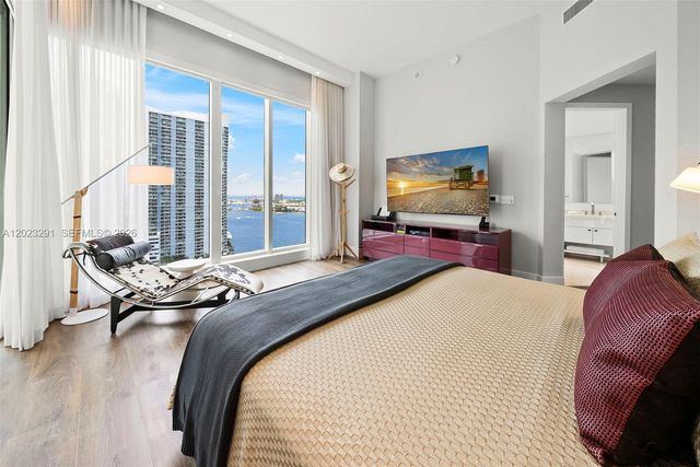 900 Brickell Key Blvd 1801, Miami, FL 33131