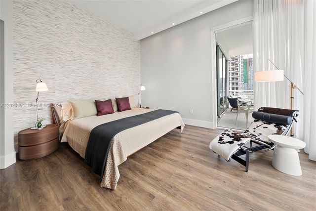900 Brickell Key Blvd 1801, Miami, FL 33131