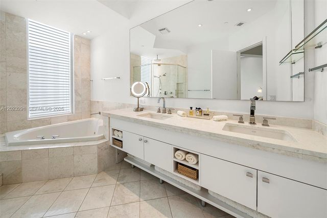 900 Brickell Key Blvd 1801, Miami, FL 33131