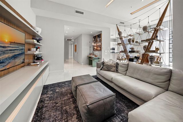 900 Brickell Key Blvd 1801, Miami, FL 33131