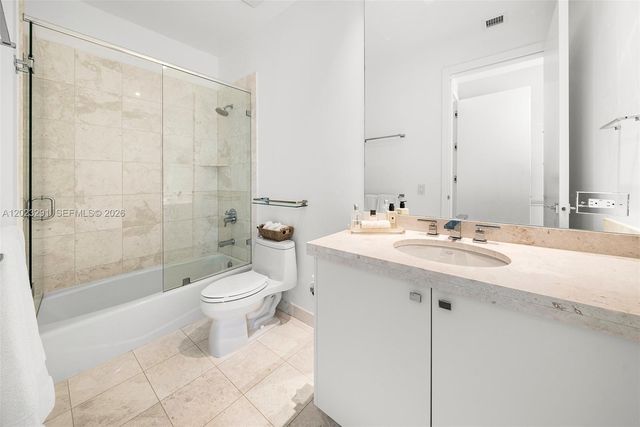 900 Brickell Key Blvd 1801, Miami, FL 33131