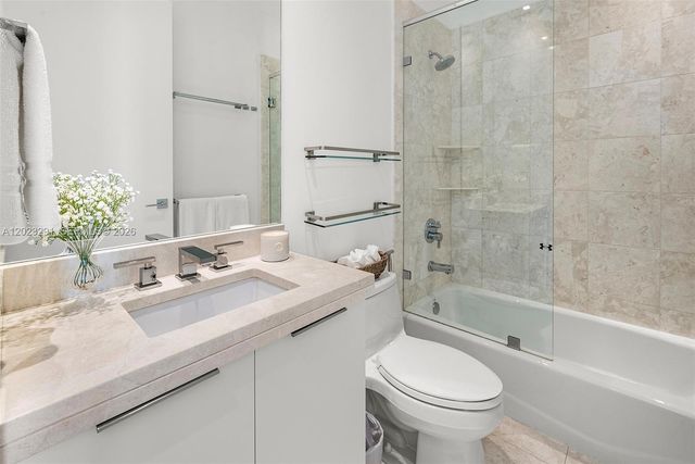 900 Brickell Key Blvd 1801, Miami, FL 33131