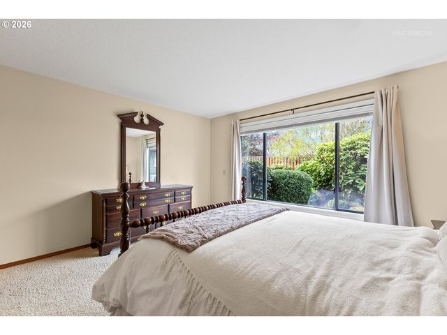 12515 Sw PEACHVALE St, Portland, OR 97224