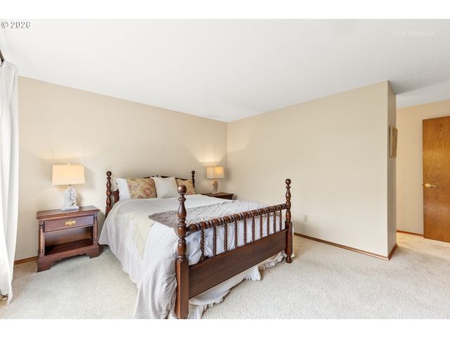 12515 Sw PEACHVALE St, Portland, OR 97224