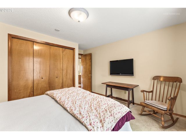 12515 Sw PEACHVALE St, Portland, OR 97224