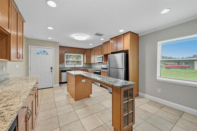 28042 LOIS DRIVE, Tavares, FL 32778
