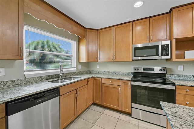 28042 LOIS DRIVE, Tavares, FL 32778