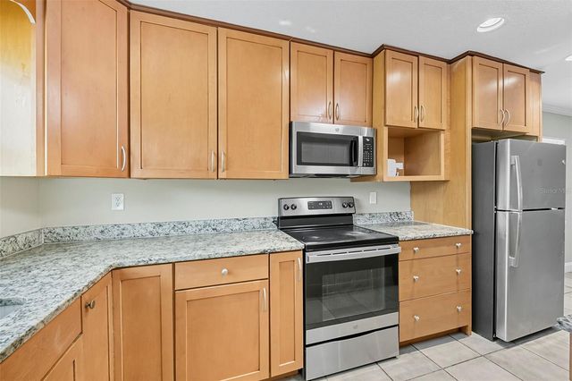 28042 LOIS DRIVE, Tavares, FL 32778