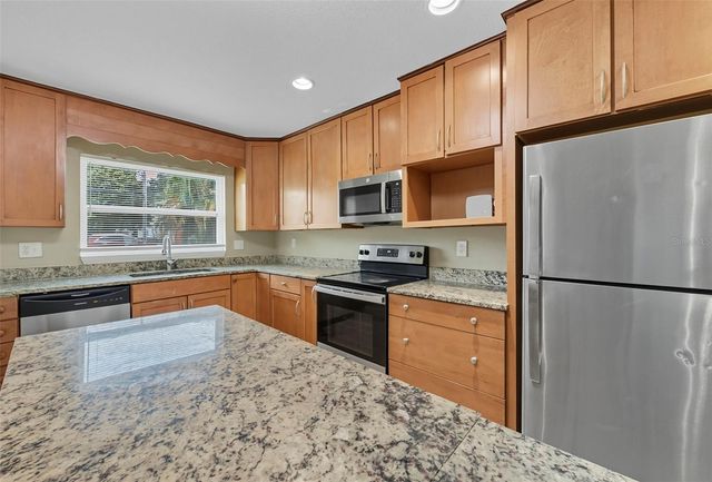 28042 LOIS DRIVE, Tavares, FL 32778