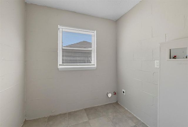 28042 LOIS DRIVE, Tavares, FL 32778