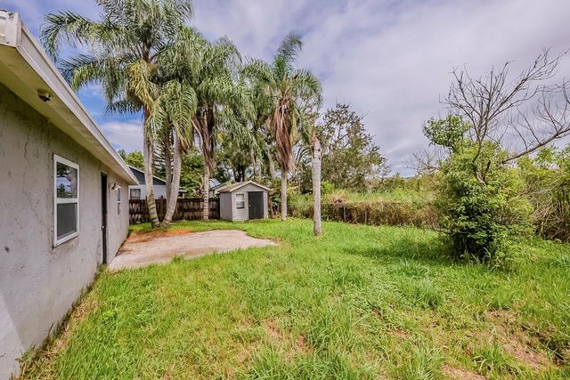28042 LOIS DRIVE, Tavares, FL 32778