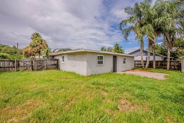 28042 LOIS DRIVE, Tavares, FL 32778