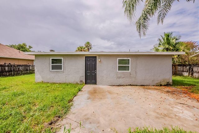 28042 LOIS DRIVE, Tavares, FL 32778