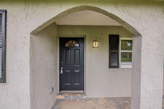 28042 LOIS DRIVE, Tavares, FL 32778