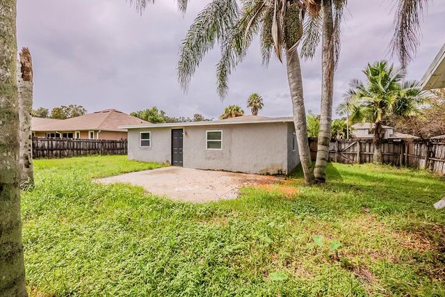 28042 LOIS DRIVE, Tavares, FL 32778