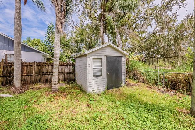 28042 LOIS DRIVE, Tavares, FL 32778