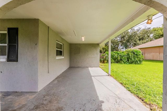 28042 LOIS DRIVE, Tavares, FL 32778