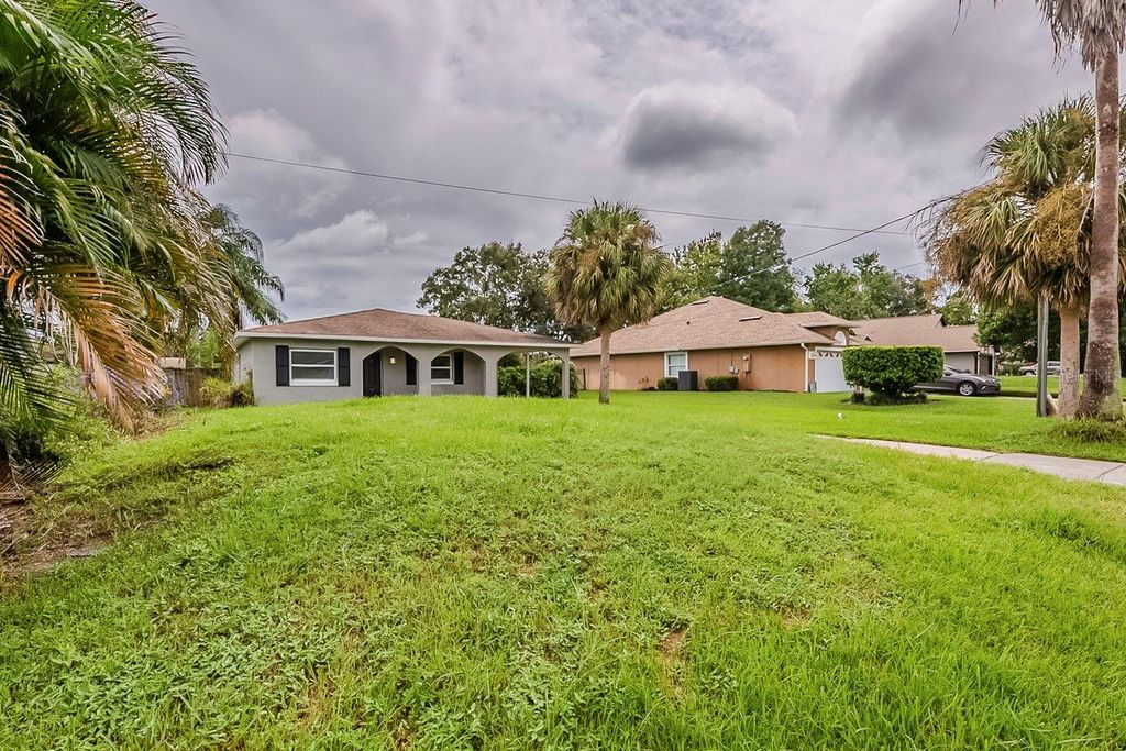 28042 LOIS DRIVE, Tavares, FL 32778