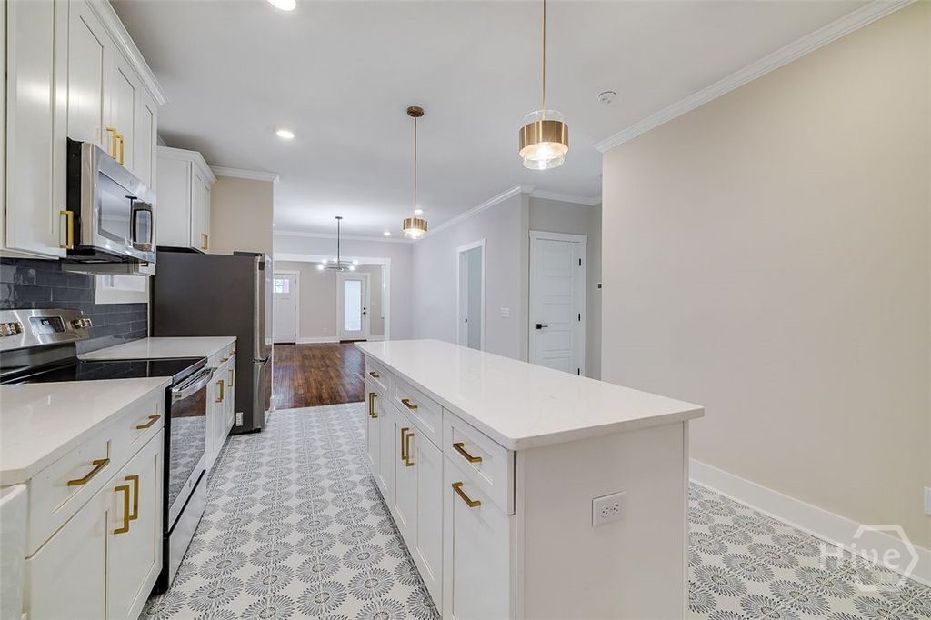 Image 12 of property listing at 905 E Park Avenue A, Savannah, GA 31401