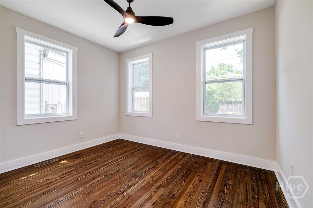 Image 21 of property listing at 905 E Park Avenue A, Savannah, GA 31401
