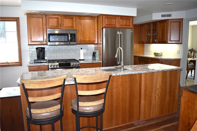 126 Tottenham Rd, Irondequoit, NY 14609