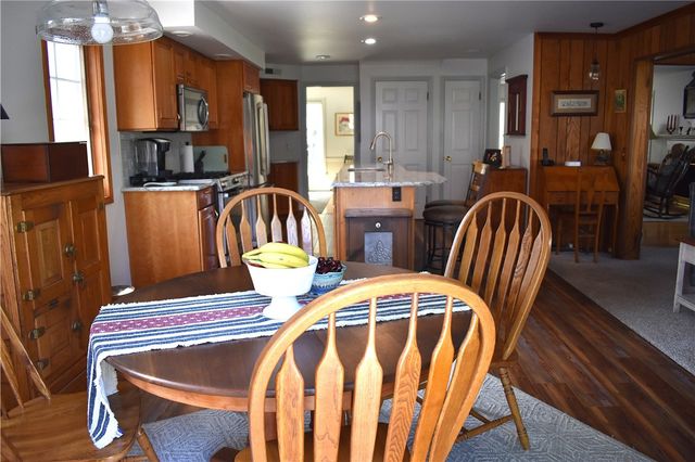 126 Tottenham Rd, Irondequoit, NY 14609