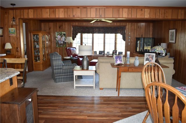 126 Tottenham Rd, Irondequoit, NY 14609