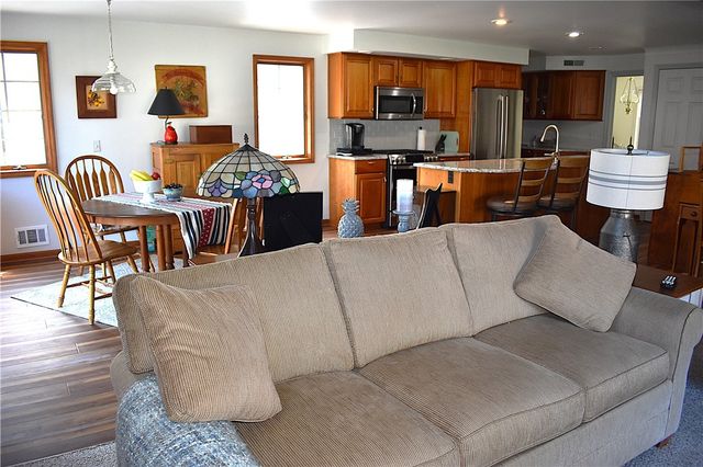 126 Tottenham Rd, Irondequoit, NY 14609