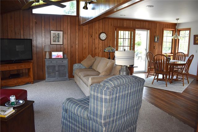 126 Tottenham Rd, Irondequoit, NY 14609