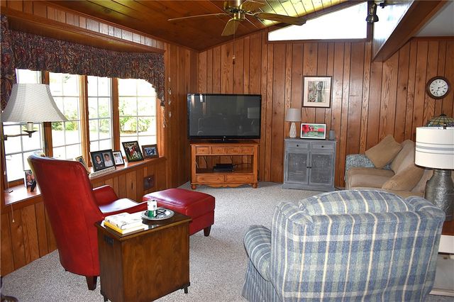 126 Tottenham Rd, Irondequoit, NY 14609