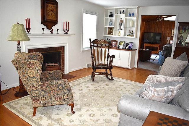126 Tottenham Rd, Irondequoit, NY 14609